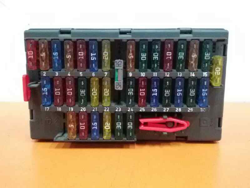 CAJA RELES / FUSIBLES