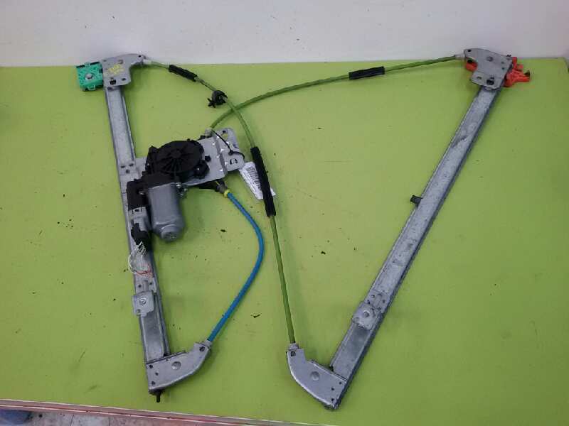 ELEVALUNAS DELANTERO DERECHO