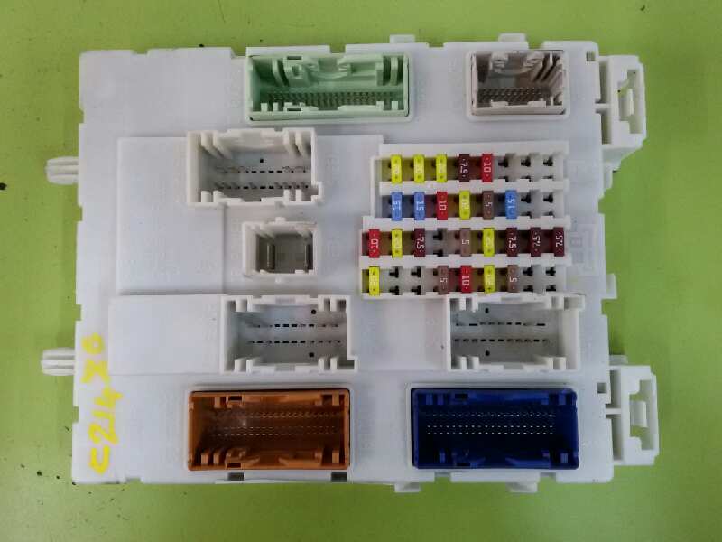 CAJA RELES / FUSIBLES