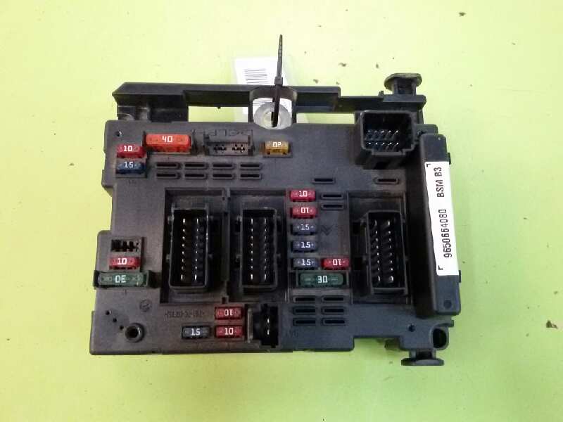 CAJA RELES / FUSIBLES