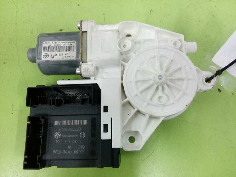 MOTOR ELEVALUNAS DELANTERO DERECHO