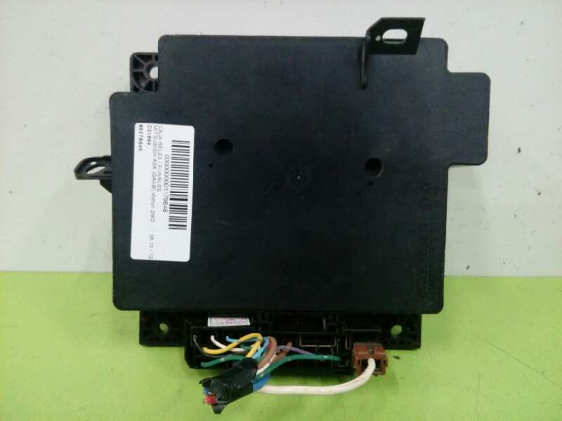 CAJA RELES / FUSIBLES