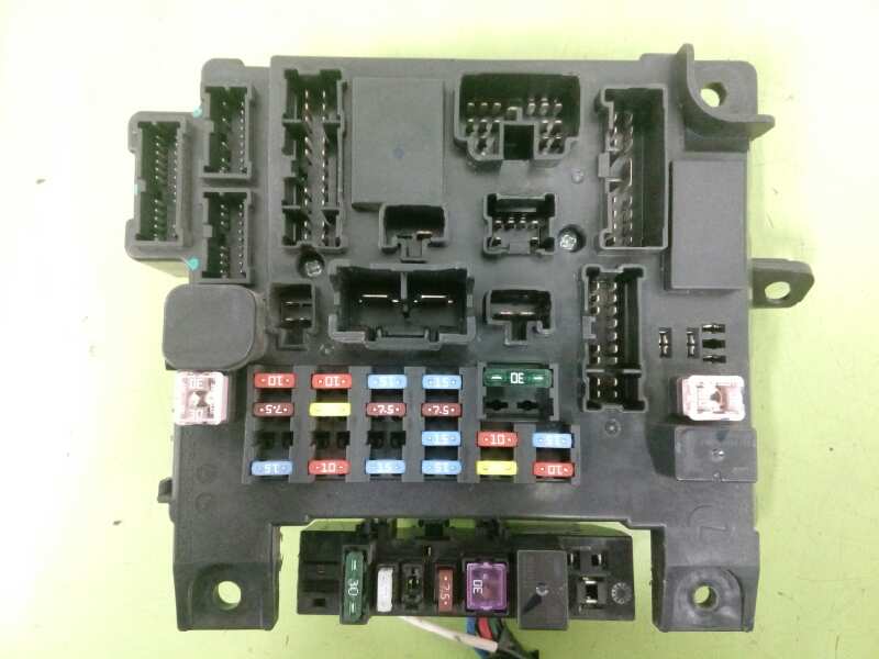CAJA RELES / FUSIBLES