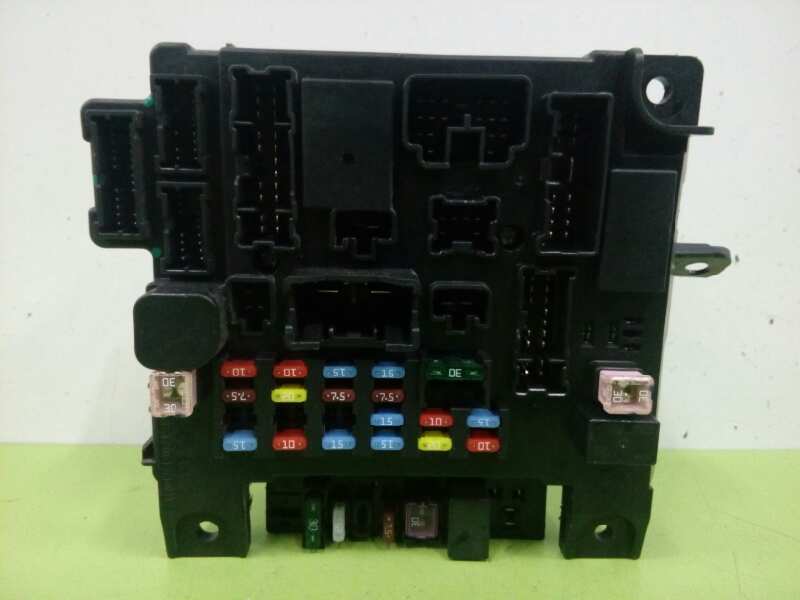 CAJA RELES / FUSIBLES
