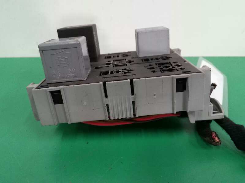 CAJA RELES / FUSIBLES