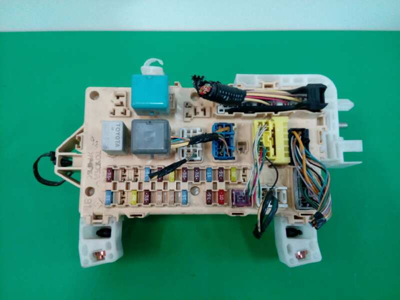 CAJA RELES / FUSIBLES