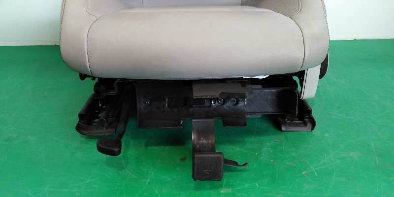 ASIENTO DELANTERO IZQUIERDO