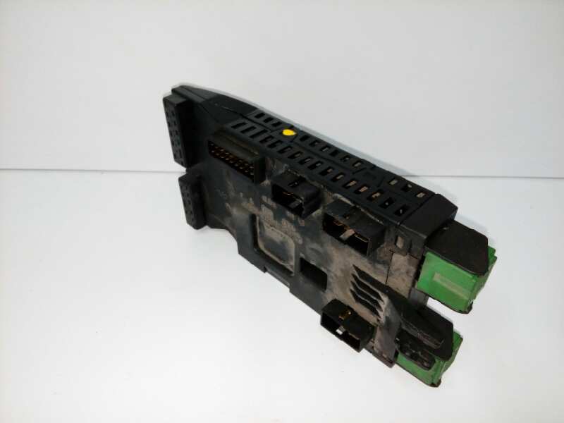 CAJA RELES / FUSIBLES