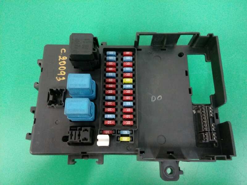 CAJA RELES / FUSIBLES