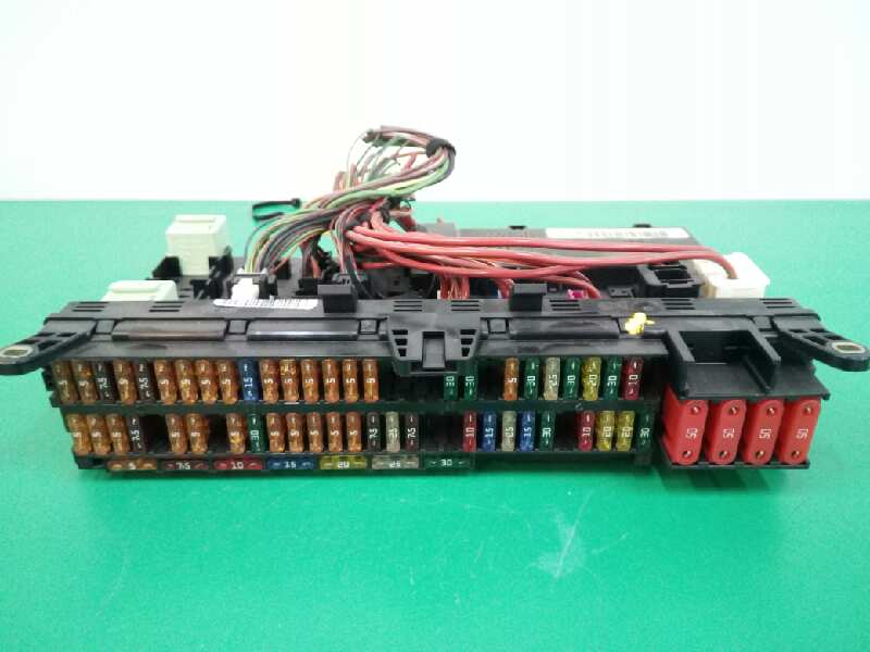 CAJA RELES / FUSIBLES