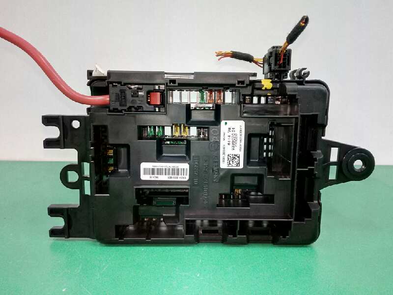 CAJA RELES / FUSIBLES