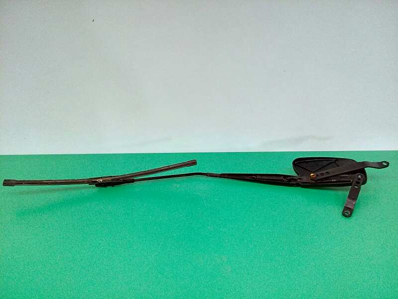 BRAZO LIMPIA DELANTERO DERECHO