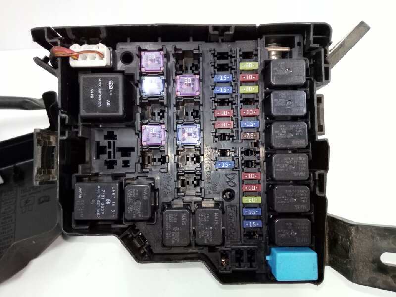 CAJA RELES / FUSIBLES