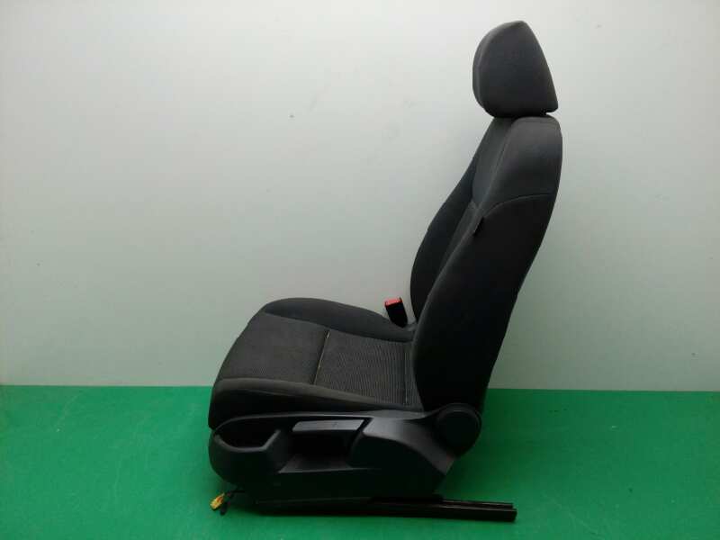 ASIENTO DELANTERO IZQUIERDO