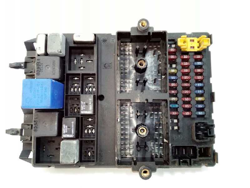 CAJA RELES / FUSIBLES