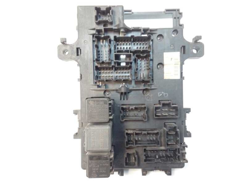 CAJA RELES / FUSIBLES