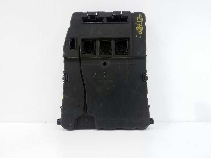 CAJA RELES / FUSIBLES