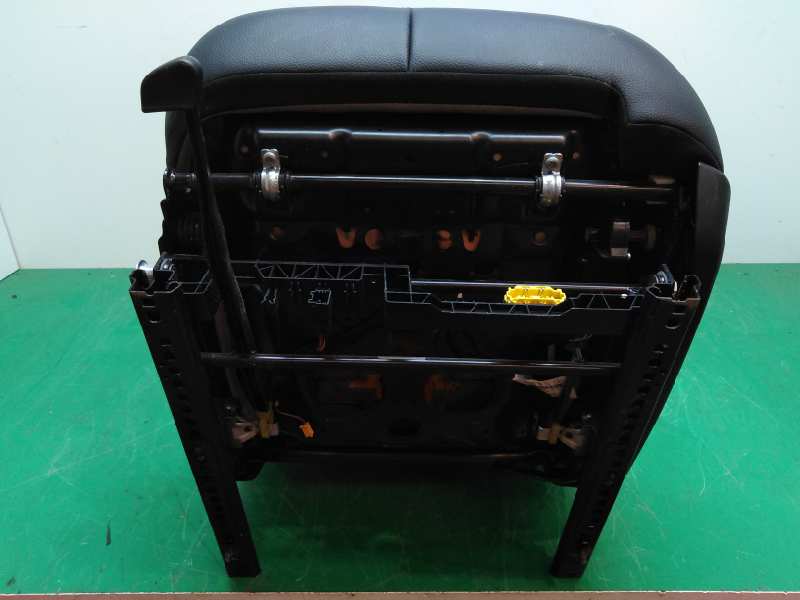 ASIENTO DELANTERO IZQUIERDO