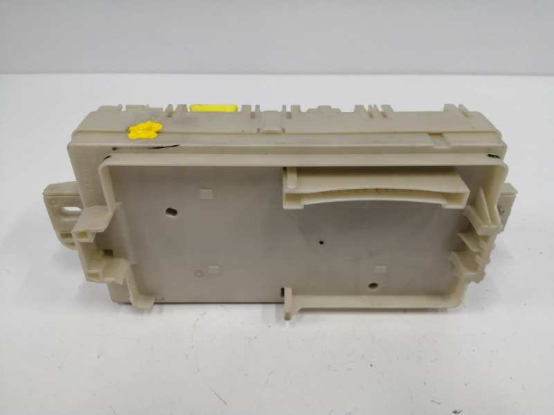 CAJA RELES / FUSIBLES