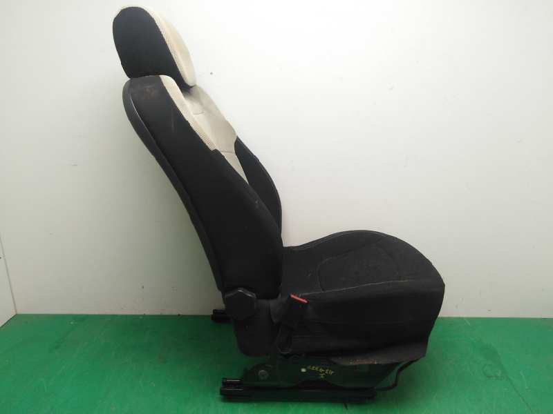 ASIENTO DELANTERO IZQUIERDO