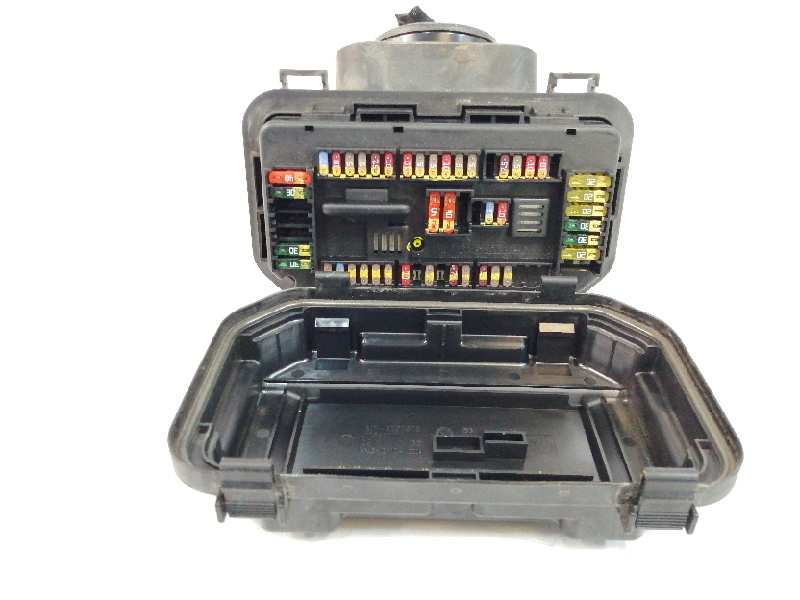 CAJA RELES / FUSIBLES