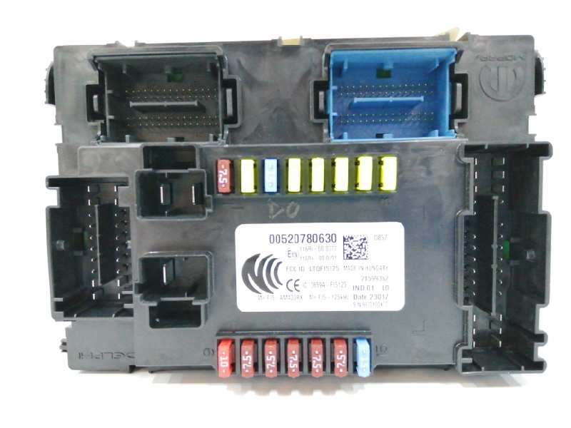 CAJA RELES / FUSIBLES