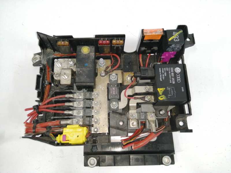 CAJA RELES / FUSIBLES