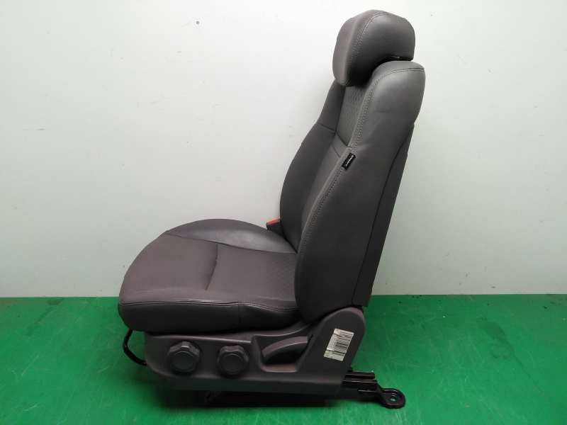 ASIENTO DELANTERO IZQUIERDO