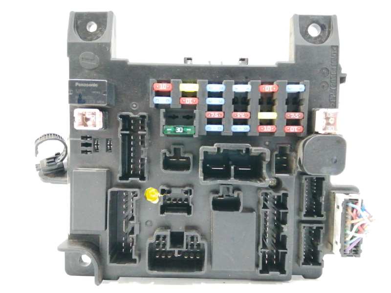 CAJA RELES / FUSIBLES