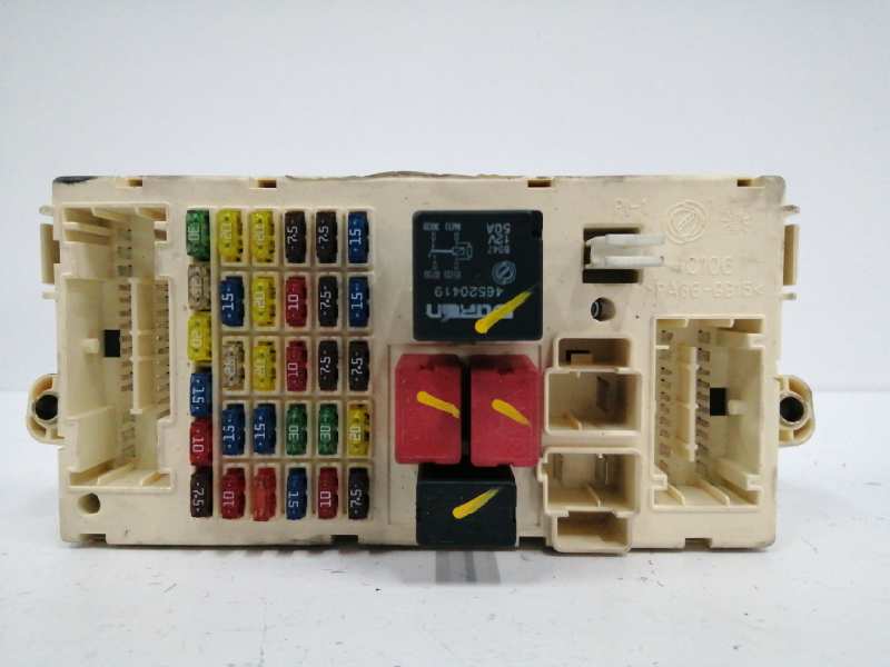 CAJA RELES / FUSIBLES