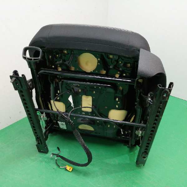 ASIENTO DELANTERO IZQUIERDO