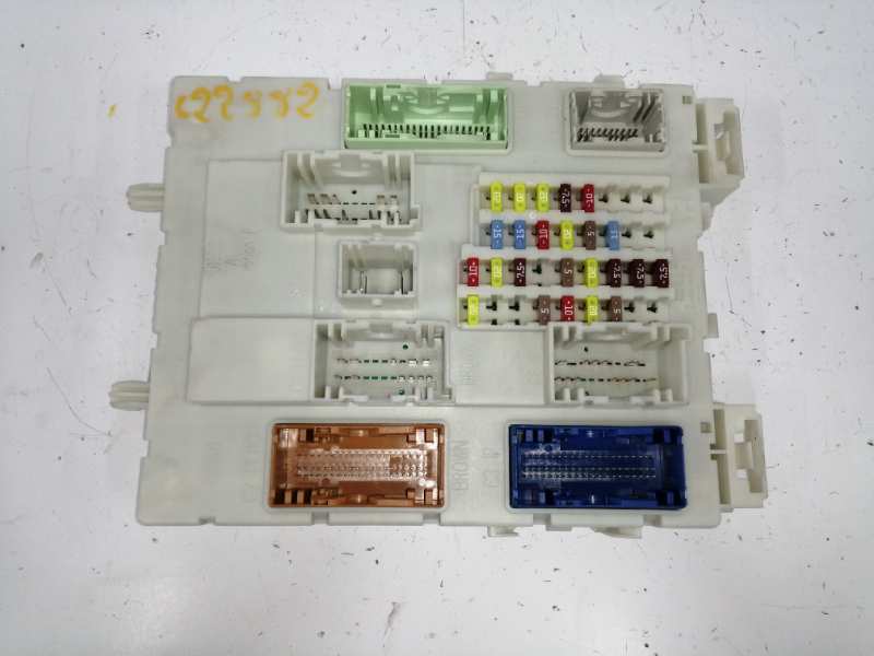 CAJA RELES / FUSIBLES