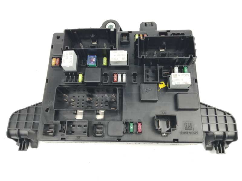 CAJA RELES / FUSIBLES