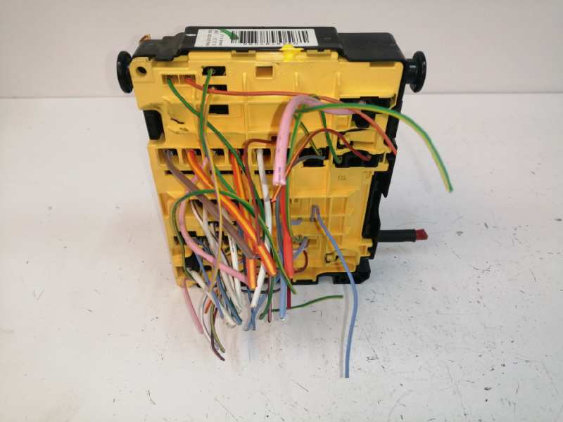 CAJA RELES / FUSIBLES
