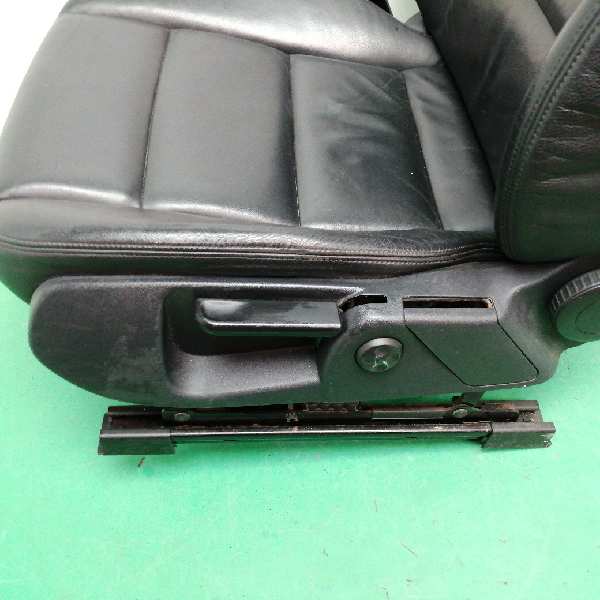 ASIENTO DELANTERO IZQUIERDO