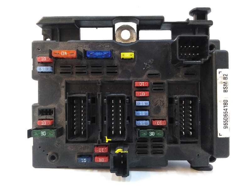 CAJA RELES / FUSIBLES