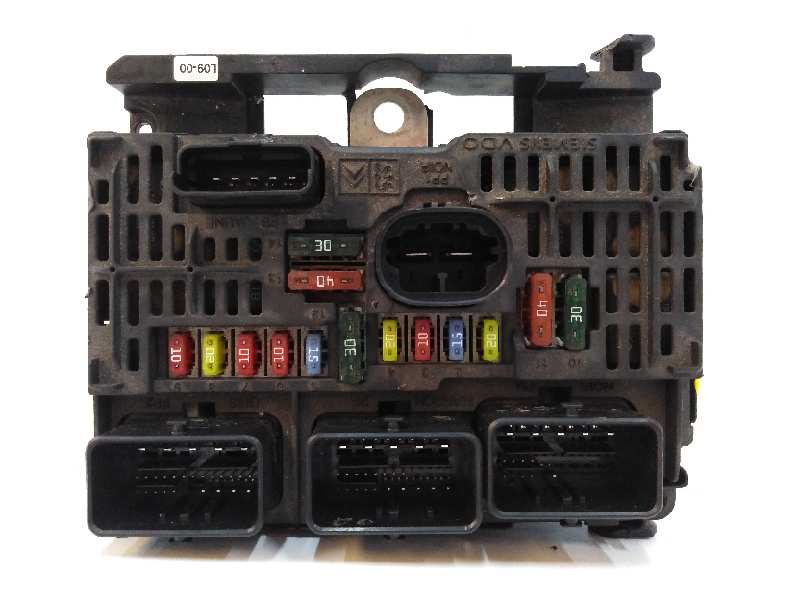 CAJA RELES / FUSIBLES