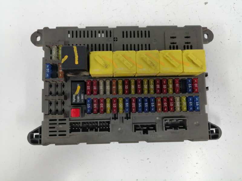 CAJA RELES / FUSIBLES