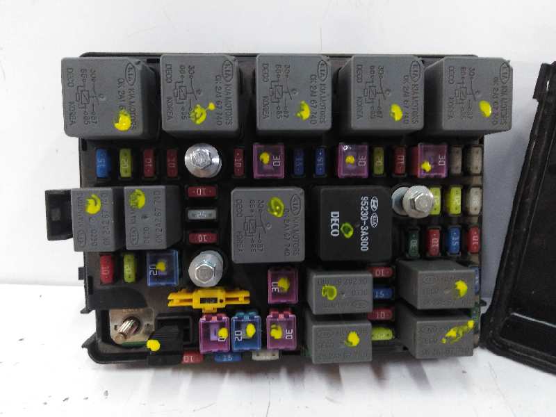 CAJA RELES / FUSIBLES