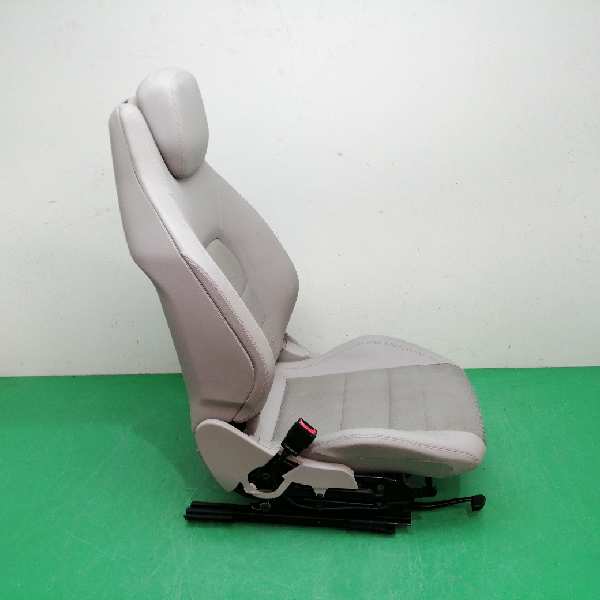 ASIENTO DELANTERO IZQUIERDO