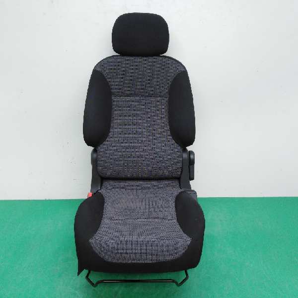 ASIENTO DELANTERO IZQUIERDO