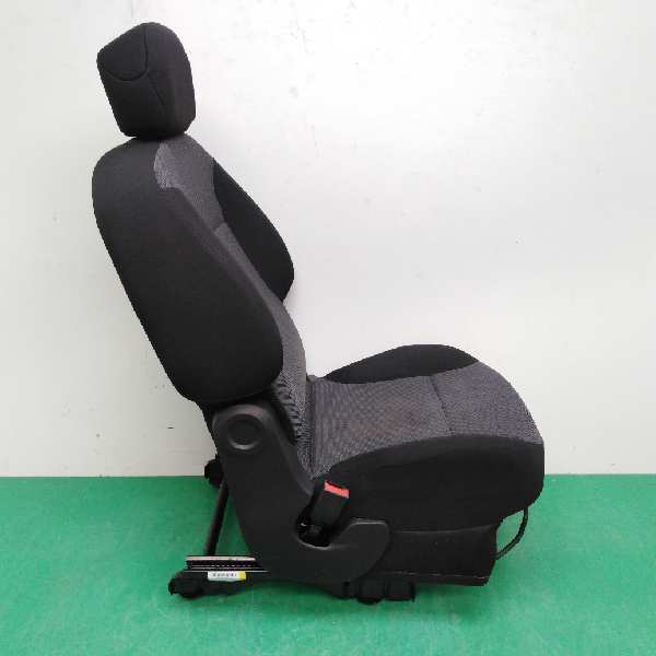 ASIENTO DELANTERO IZQUIERDO