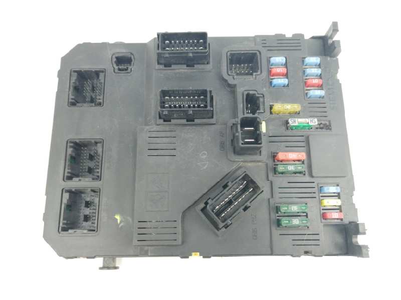 CAJA RELES / FUSIBLES