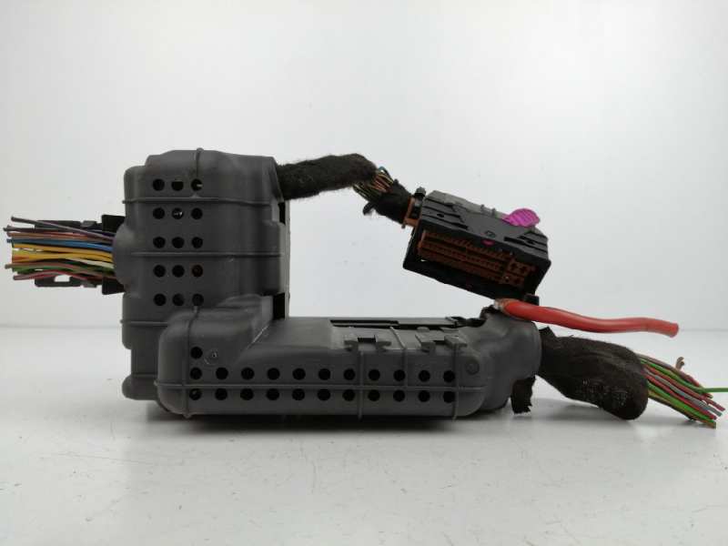 CAJA RELES / FUSIBLES