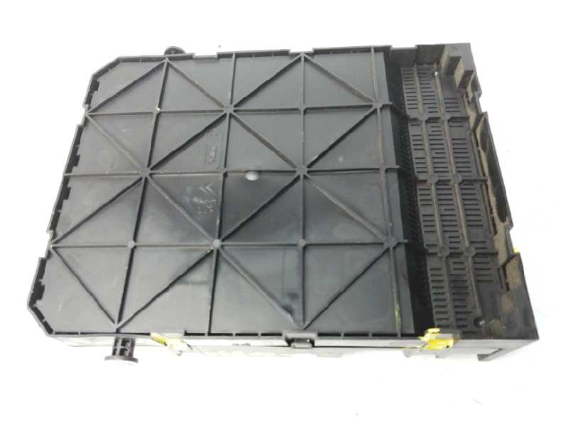 CAJA RELES / FUSIBLES