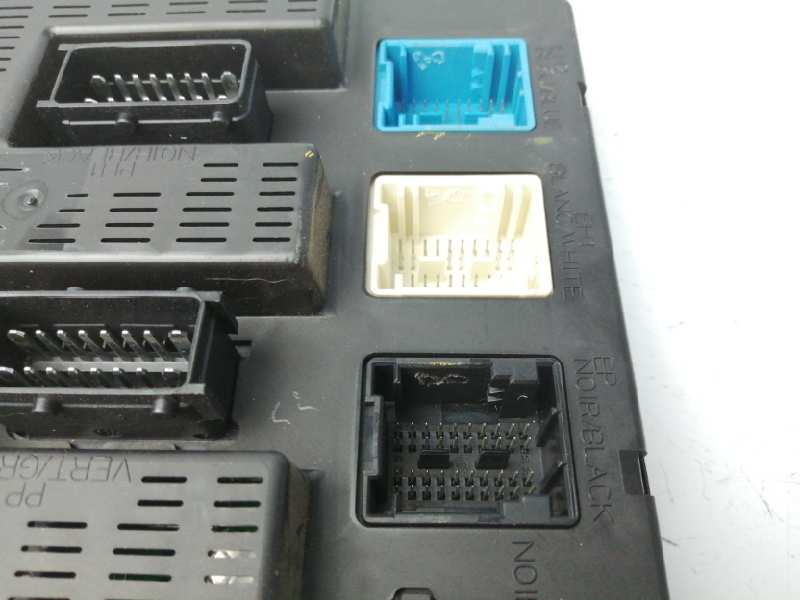 CAJA RELES / FUSIBLES