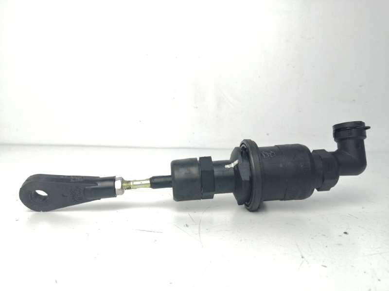 Recambio de bomba embrague para kia sportage 2.0 cat referencia OEM IAM  0K01141400B