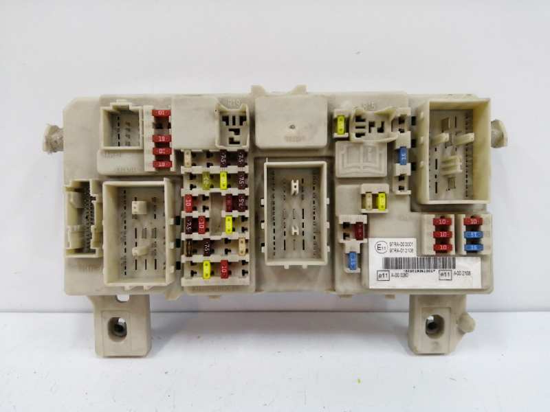 CAJA RELES / FUSIBLES