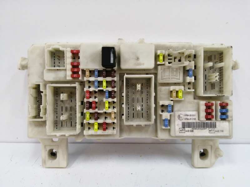 CAJA RELES / FUSIBLES