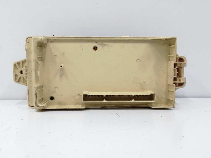 CAJA RELES / FUSIBLES